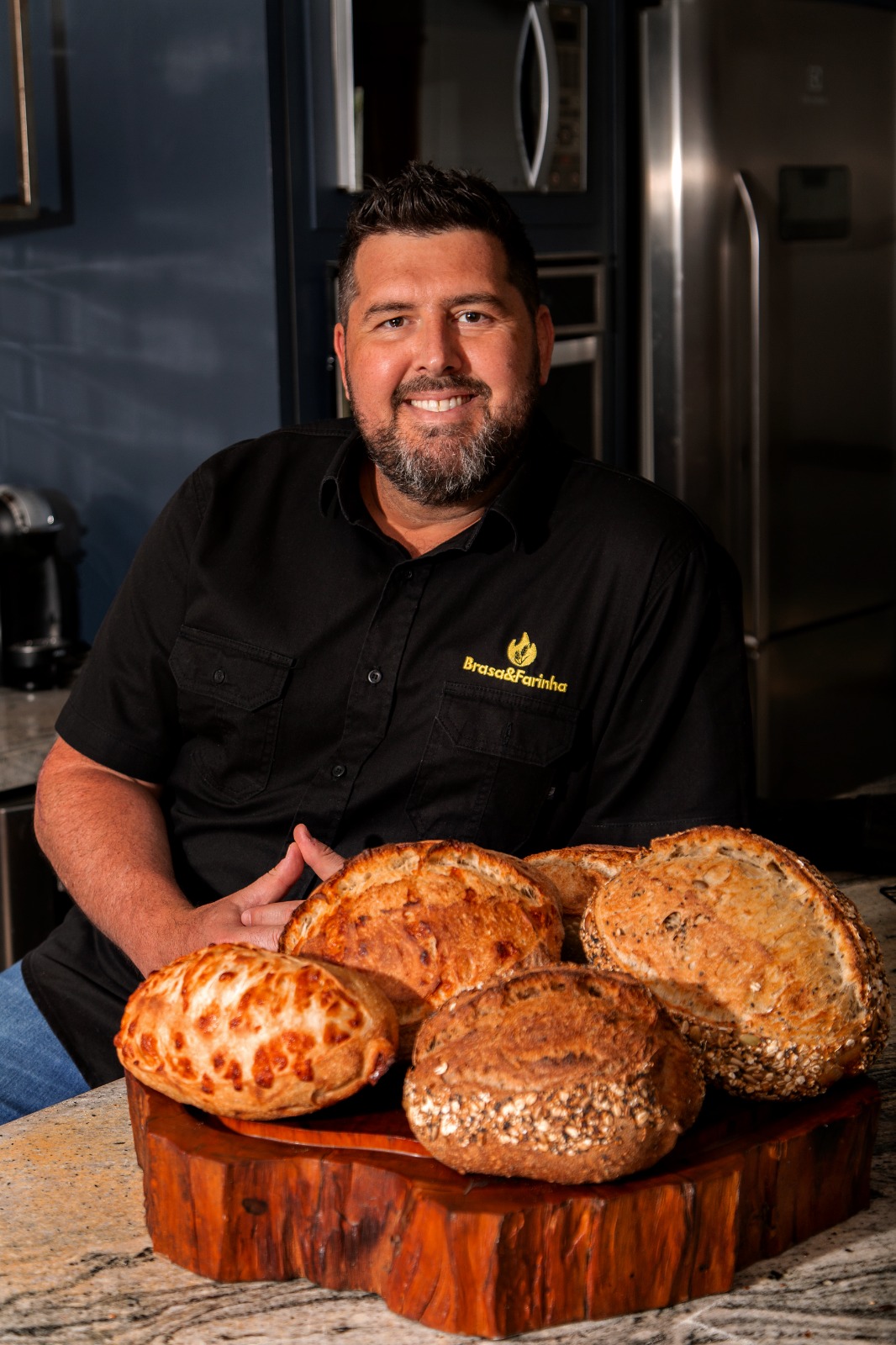 Gabriel Araújo — Brasa & Farinha — padeiro artesanal com seus pães de fermentação natural